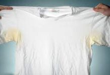 Як випрати жовті плями під пахвами на білому одязі?