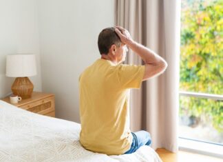 Зв’язок між сном і деменцією: що вам потрібно знати