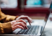 Мистецтво професійного листування: Чому етикет важливий на роботі