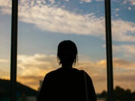 Повернення до себе: Посібник з уважності для дисоціації