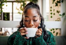 5 поширених звичок щодо вживання кави, яких слід уникати експертів з питань харчування