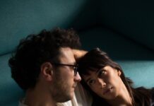 Преодоление Тревоги в Отношениях: Понимание и Успокоение Сомнений