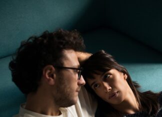 Menavigasi Kecemasan Hubungan: Memahami dan Menenangkan Keraguan Anda