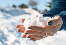 Чи безпечно їсти сніг? Посібник із зимових освіжаючих ласощів