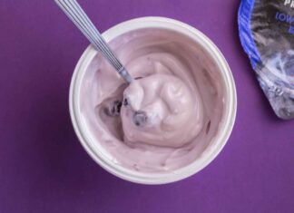 Iogurte com sabor: o que os nutricionistas querem que você saiba