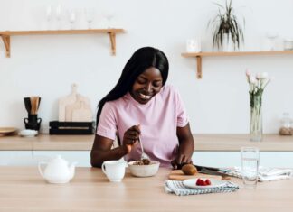 Оптимальний Час для Сніданку для Стабільного Сахара в Крові та Підтримці Енергії