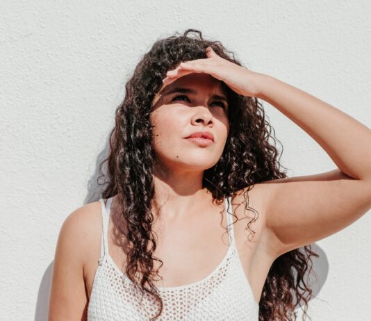 Сонячне Світло Безпосередньо впливає на метаболізм жирів, що підтверджують нові дослідження.