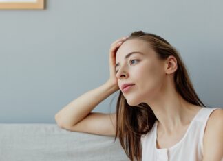 Assistir TV em excesso está associado ao aumento do risco de demência: o que diz a ciência