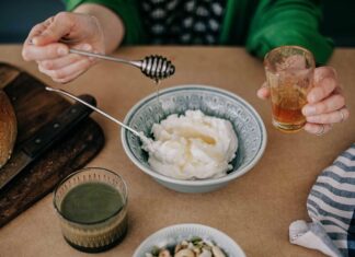 Honing en yoghurt: nieuw onderzoek bevestigt probiotische ondersteuning