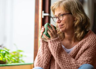 Naviguer dans la ménopause : un aperçu complet des symptômes, des traitements et des recherches émergentes