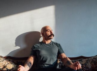 Znajdowanie przepływu: przewodnik po 10 technikach medytacyjnych i tym, jak wybrać tę właściwą