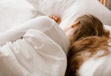 Чи старіє ваш мозок швидше, ніж ви? Як режим сну передбачає когнітивні порушення