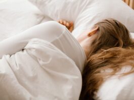 Чи старіє ваш мозок швидше, ніж ви? Як режим сну передбачає когнітивні порушення