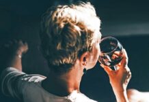 Алкоголь і Тривога: Чому Пияцтво Погіршує Проблему (і Як Вирватися з Пастки)