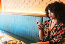 Прихована ціна абстрактного прийому їжі: чому телефон може зробити вас голоднішим пізніше