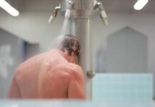Чому душові у спортзалах – це біологічна загроза (і як залишатися чистим)